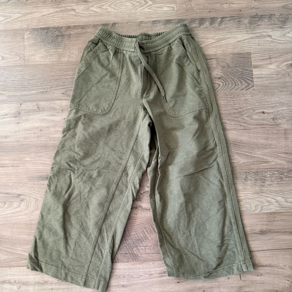 Athleta Women's Wide Leg cropped Pants in Olive Green